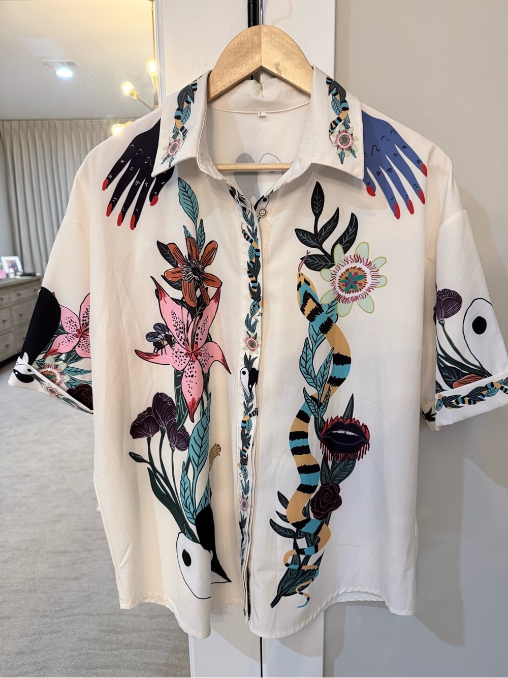 Short-Sleeve Botanical Print Shirt in Cream Size Large